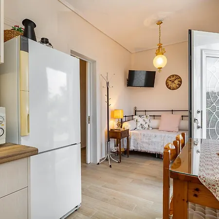 Happy And Cozy In Kiato *