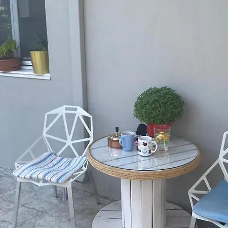 Happy And Cozy In Kiato Moulkion