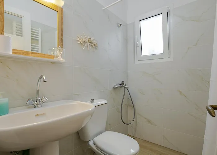 Happy And Cozy In Kiato Moulkion