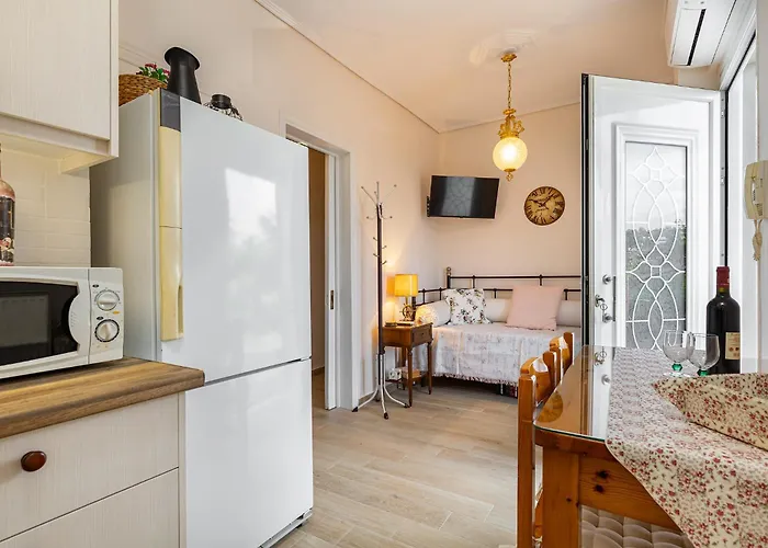 Happy And Cozy In Kiato *