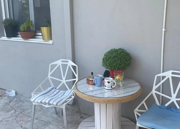 Happy And Cozy In Kiato Moulkion